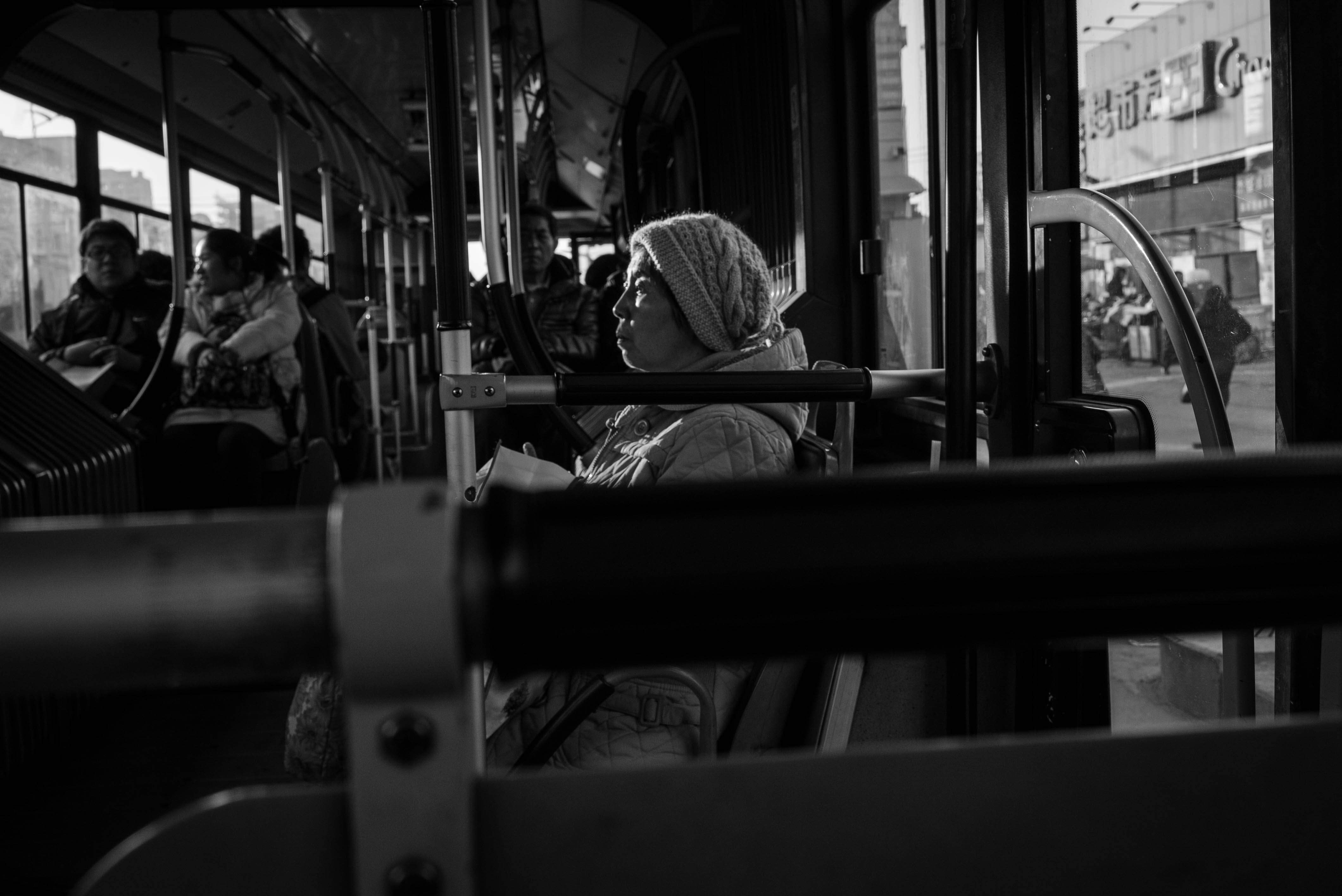 An_old_woman_sitting_on_the_bus